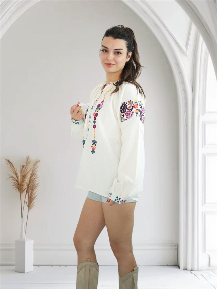 Krem Çiçek Nakışlı Bluz