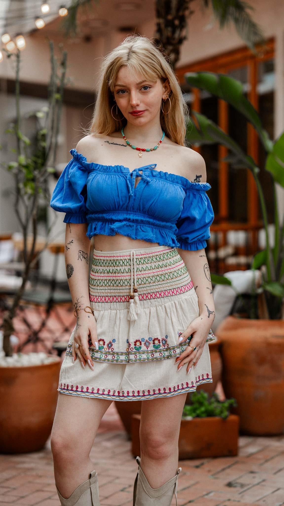 Krem Çiçek Nakışlı Kısa Etek