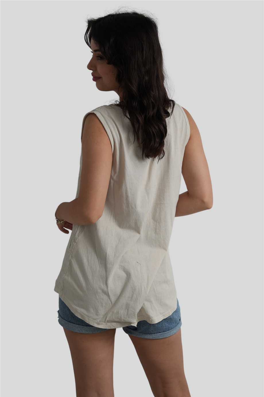 Krem Nakış Detaylı Kalın Askılı Keten Bluz