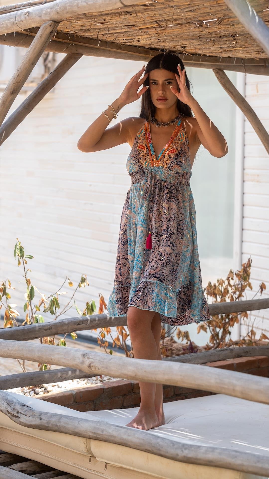 Mavi Boyundan Bağlamalı Sırtı Açık Kısa Elbise