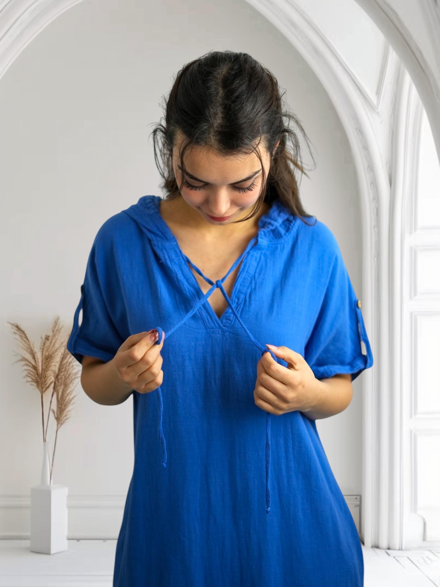 Mavi Kapüşonlu Elbise