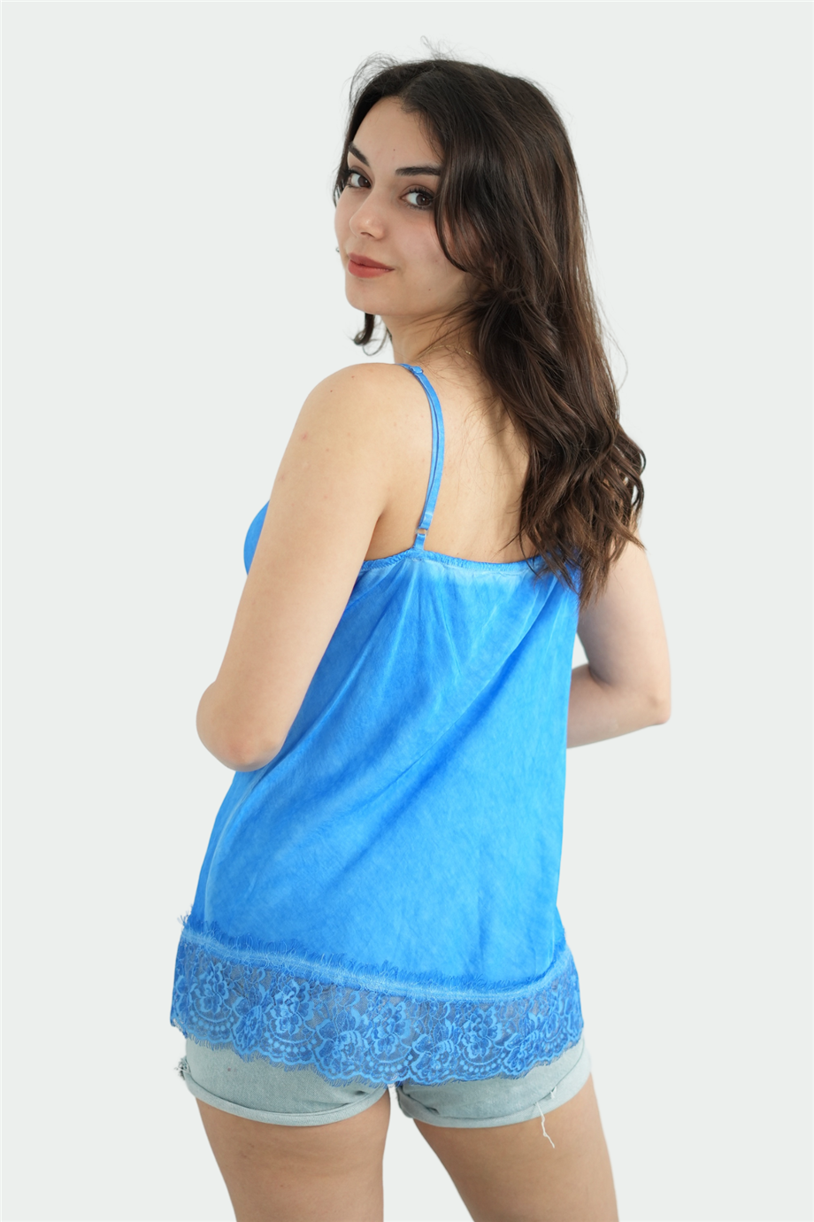 Mavi Rengi Askılı Dantel Detaylı İpek Bluz