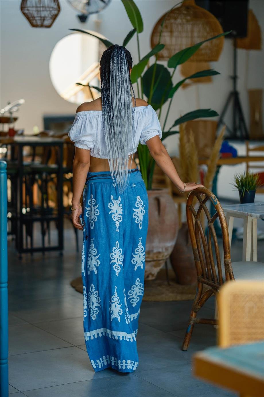 Mavi Renk Çiçek Desenli Kemer Detaylı Keten Pantolon