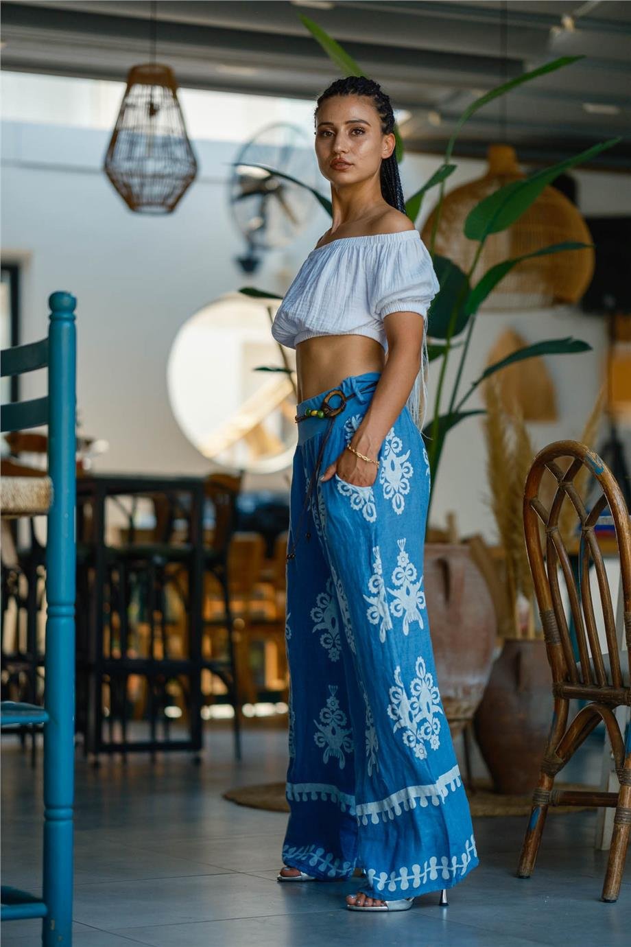 Mavi Renk Çiçek Desenli Kemer Detaylı Keten Pantolon