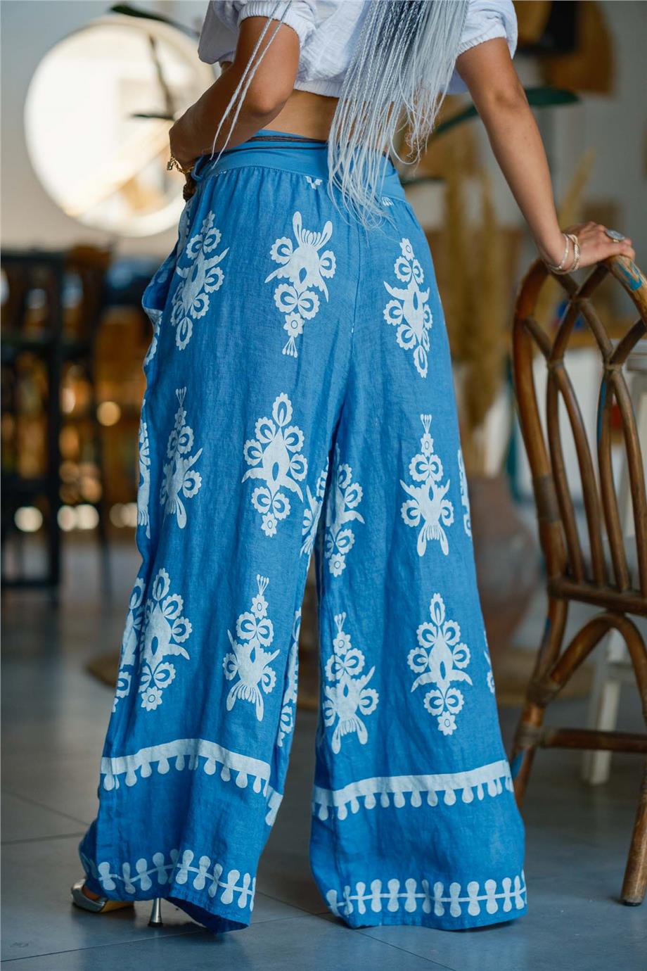 Mavi Renk Çiçek Desenli Kemer Detaylı Keten Pantolon