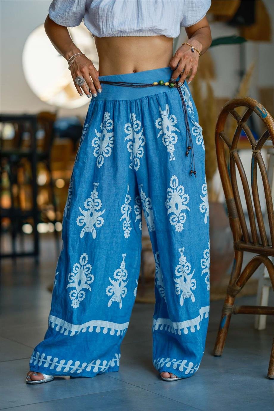 Mavi Renk Çiçek Desenli Kemer Detaylı Keten Pantolon