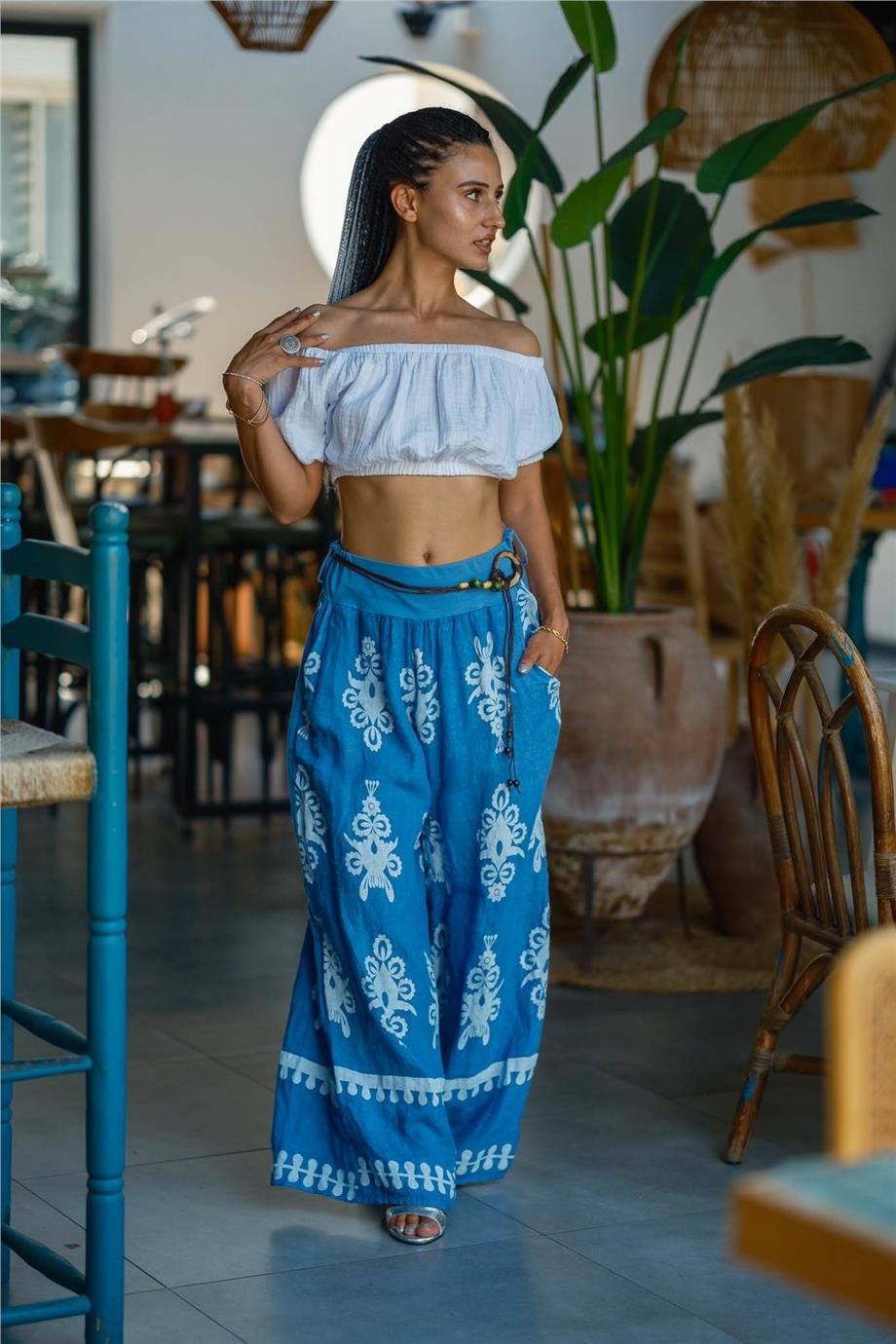 Mavi Renk Çiçek Desenli Kemer Detaylı Keten Pantolon