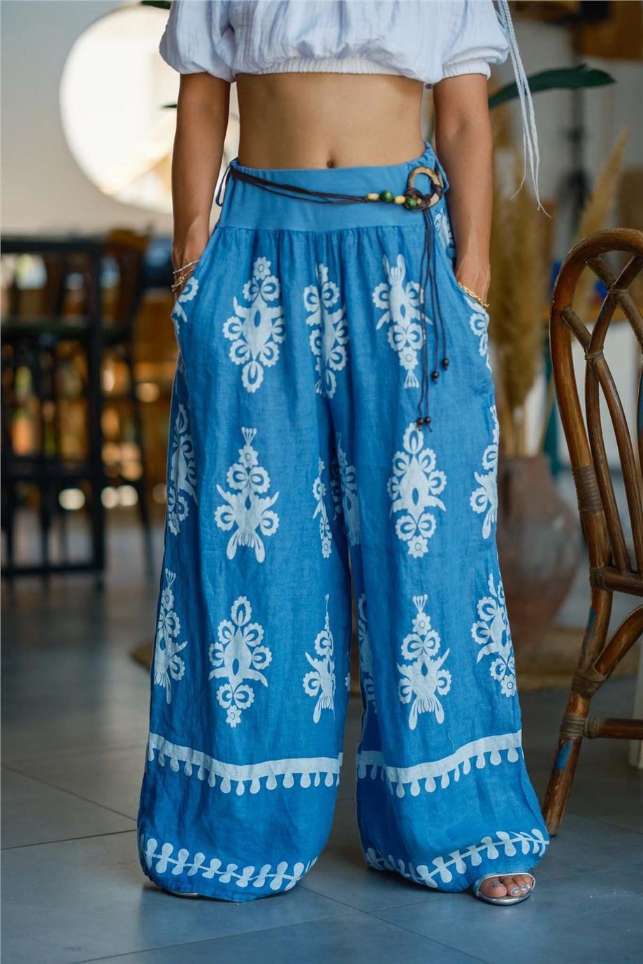Mavi Renk Çiçek Desenli Kemer Detaylı Keten Pantolon