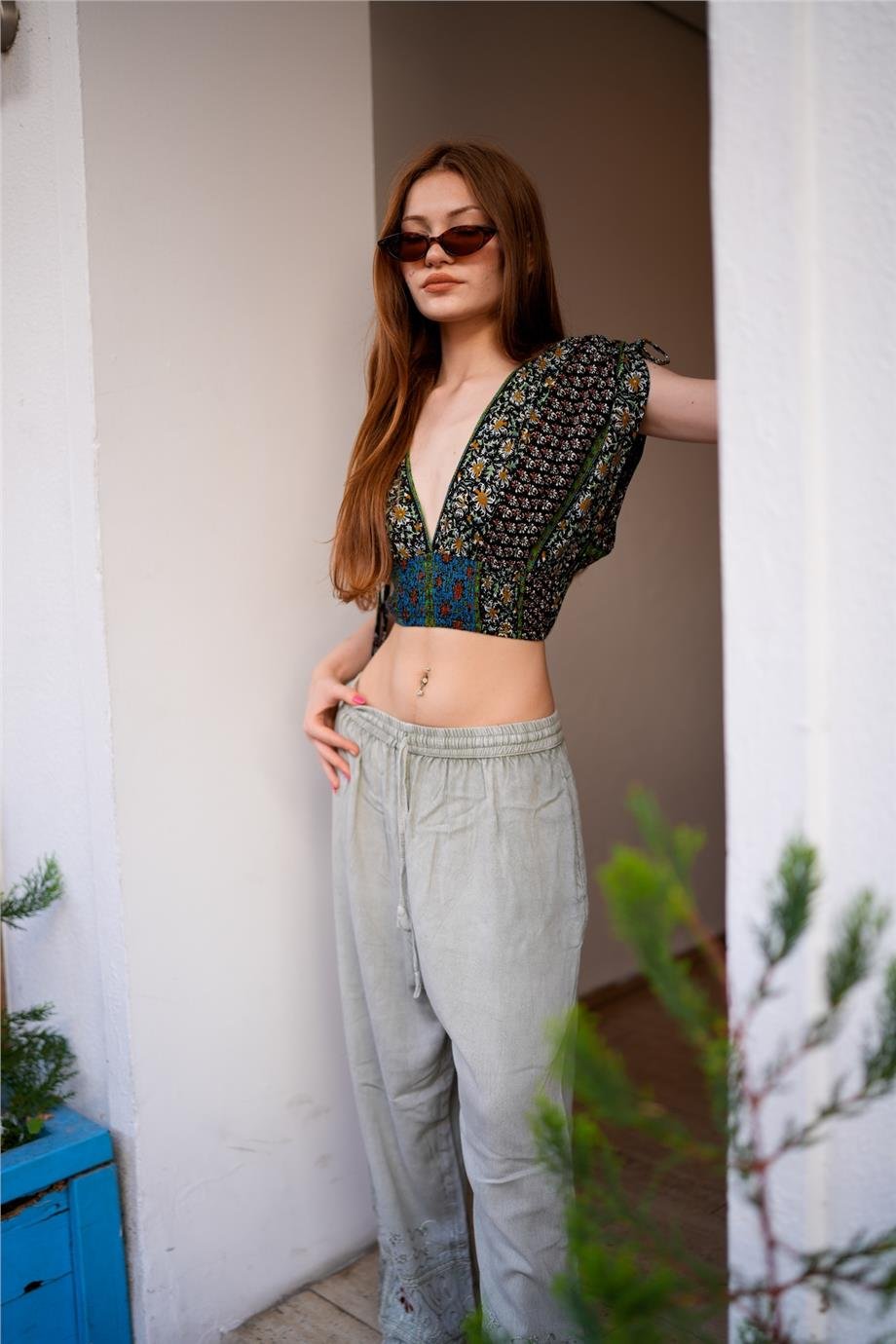 Mavi Renk V Yaka Büzgü Detaylı Beli Lastikli Bluz