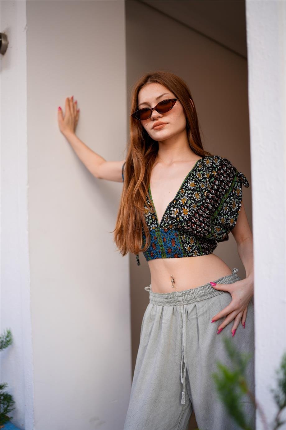 Mavi Renk V Yaka Büzgü Detaylı Beli Lastikli Bluz