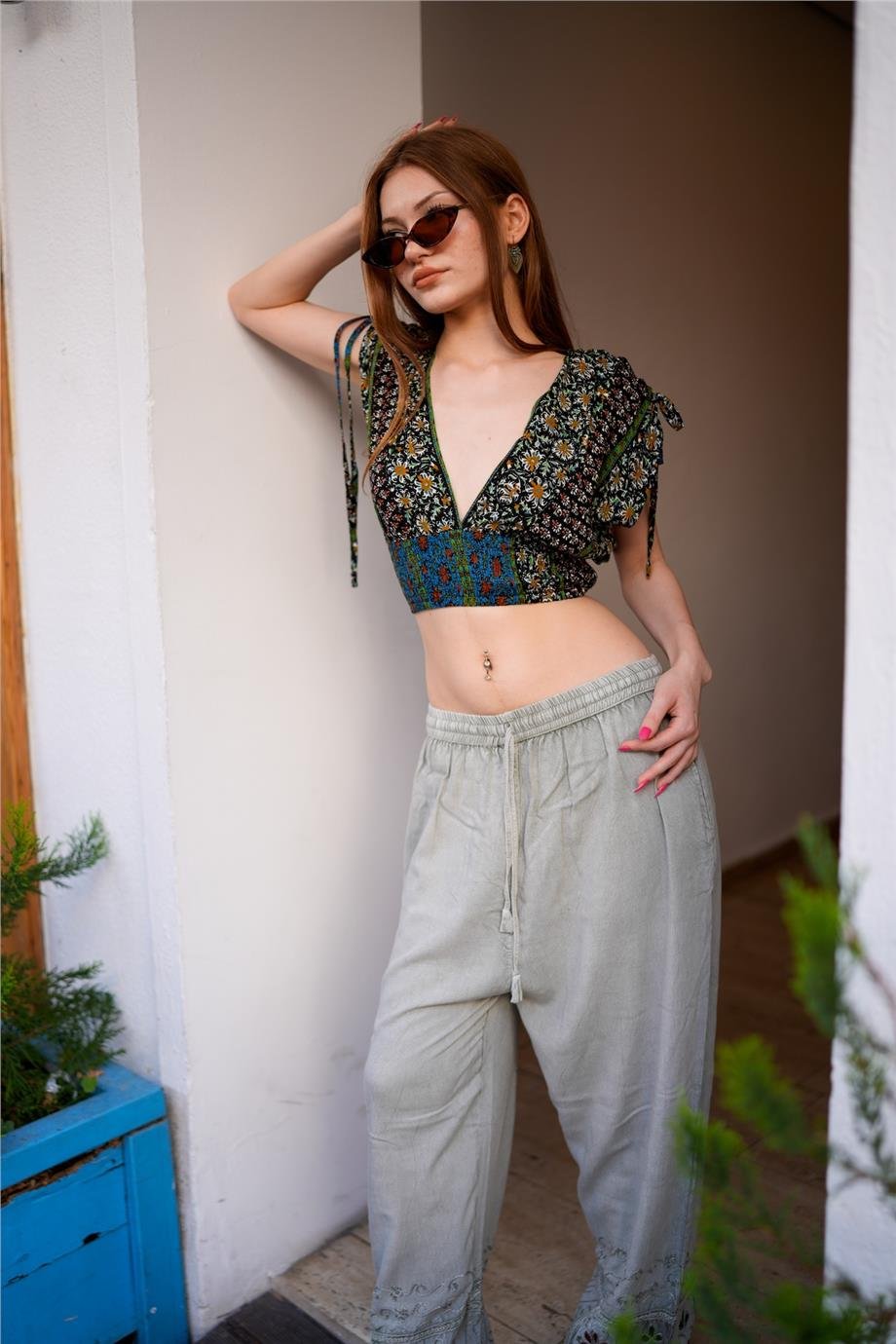 Mavi Renk V Yaka Büzgü Detaylı Beli Lastikli Bluz