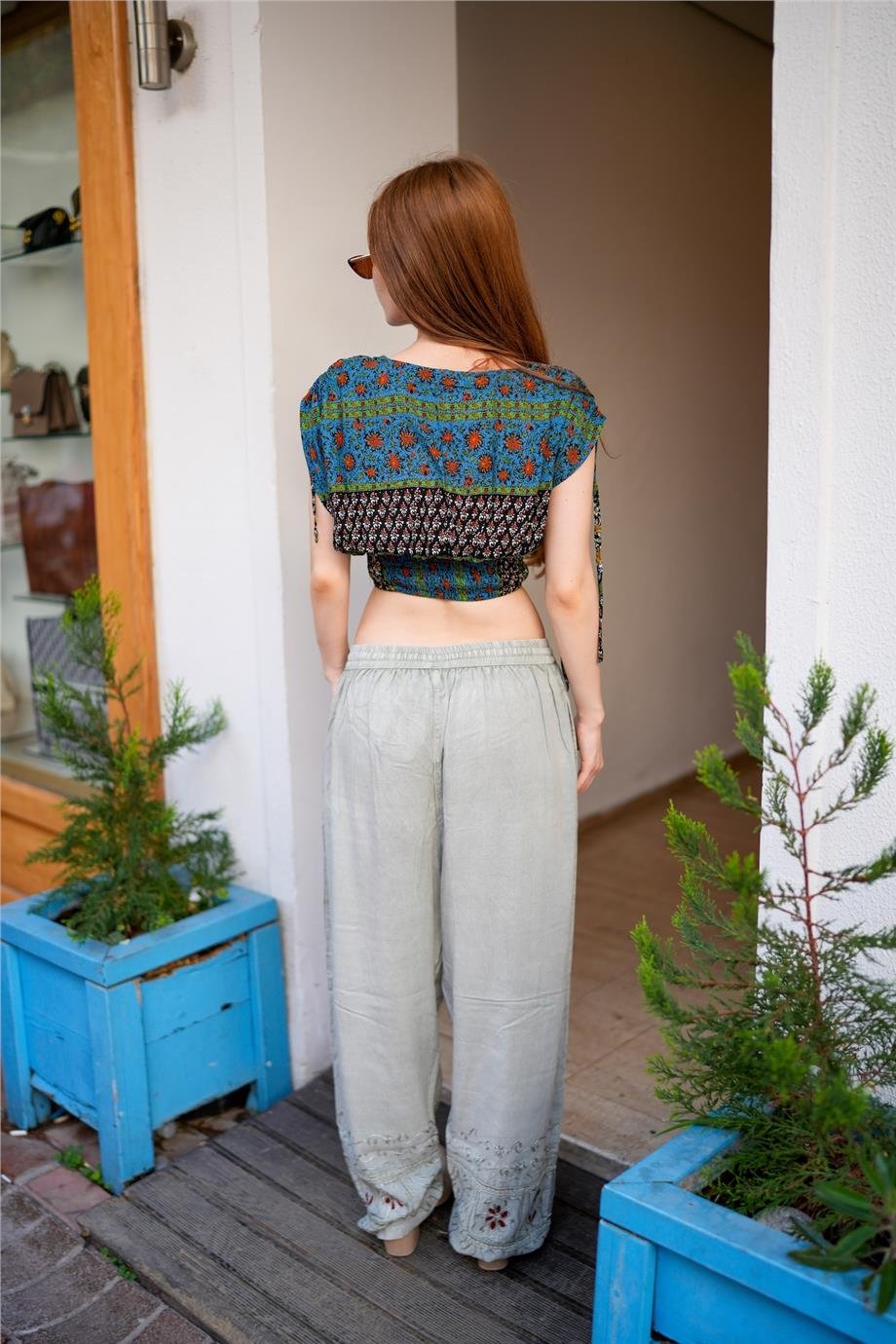 Mavi Renk V Yaka Büzgü Detaylı Beli Lastikli Bluz