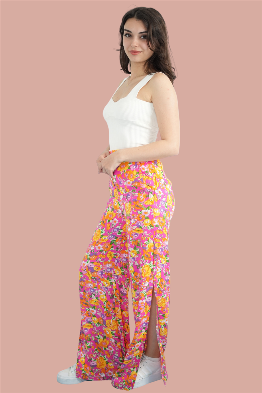 Pembe Çiçek Desenli Geniş Paça Yırtmaç Detaylı Pantolon