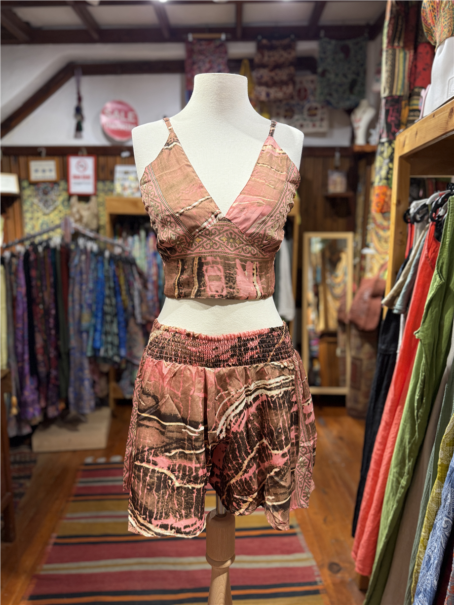 Pembe Renk Gold Detaylı İpek Şort Crop Kimono Üçlü Takım