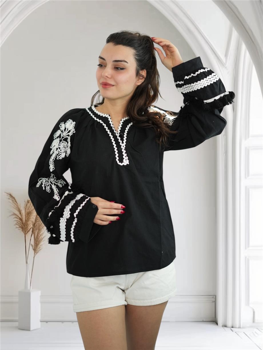 Siyah Beyaz Nakışlı Bluz