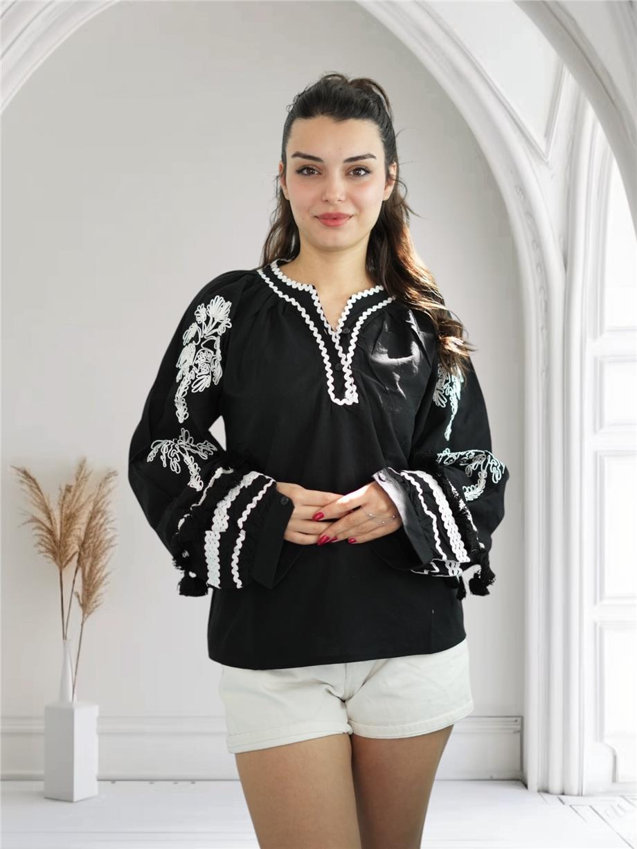 Siyah Beyaz Nakışlı Bluz