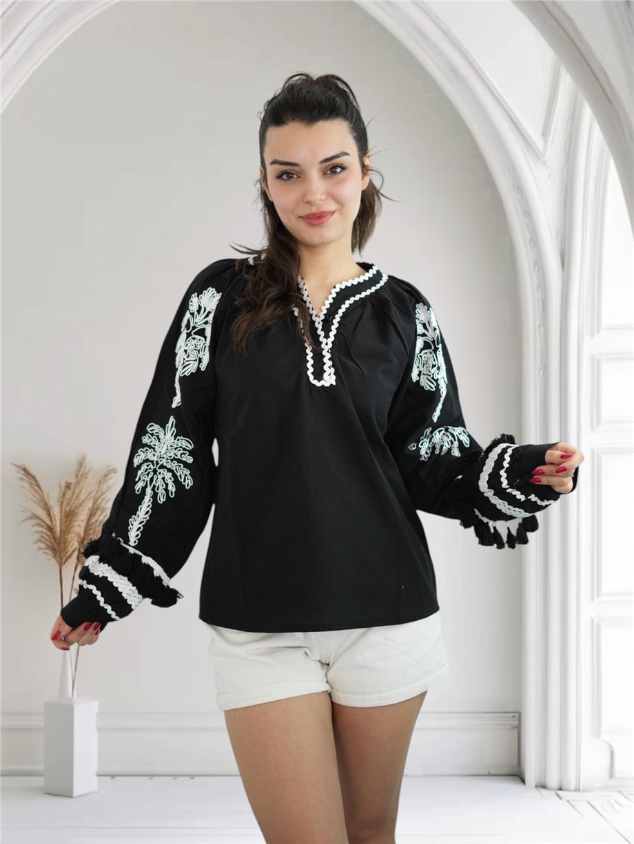 Siyah Beyaz Nakışlı Bluz
