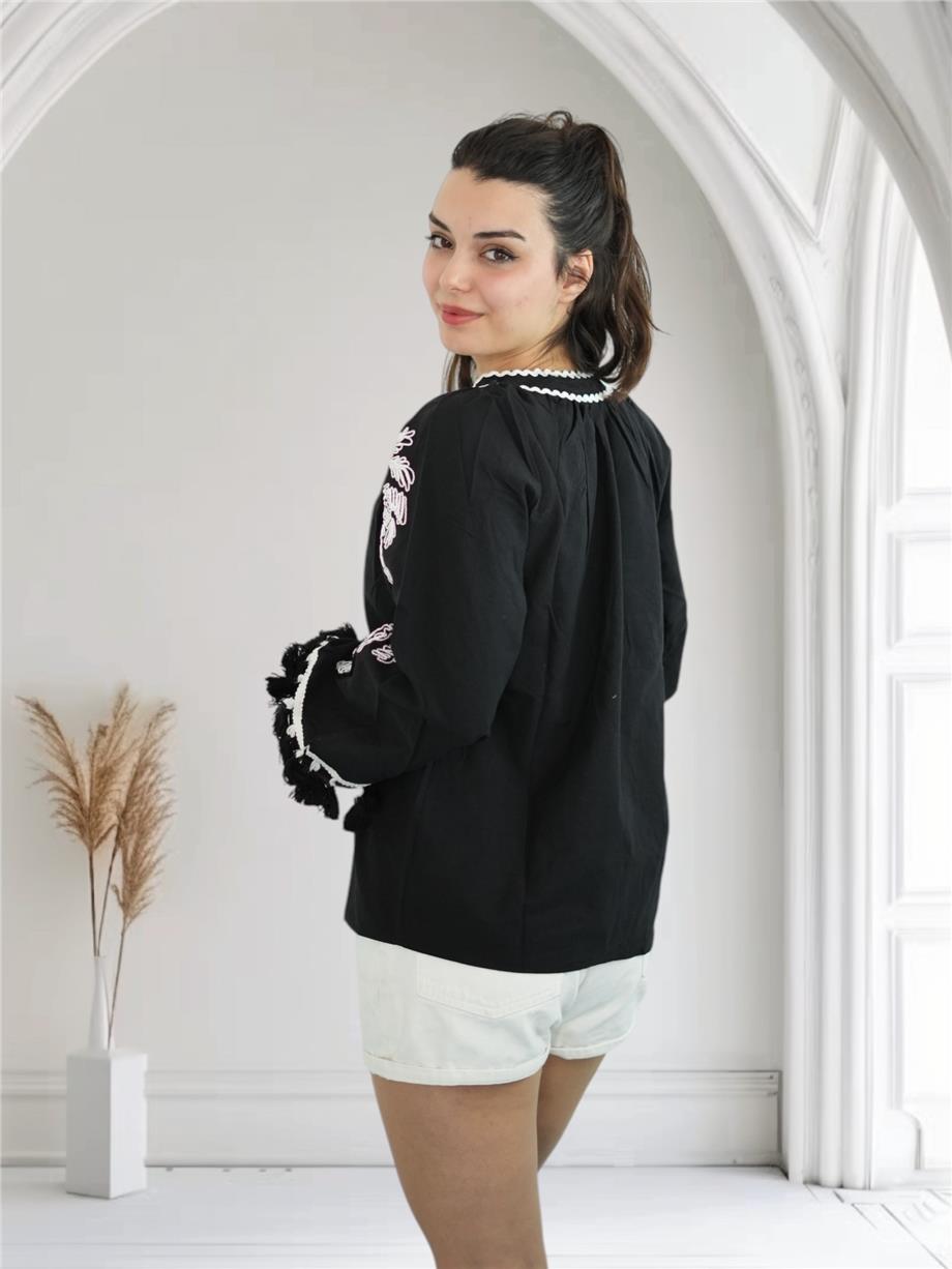 Siyah Beyaz Nakışlı Bluz