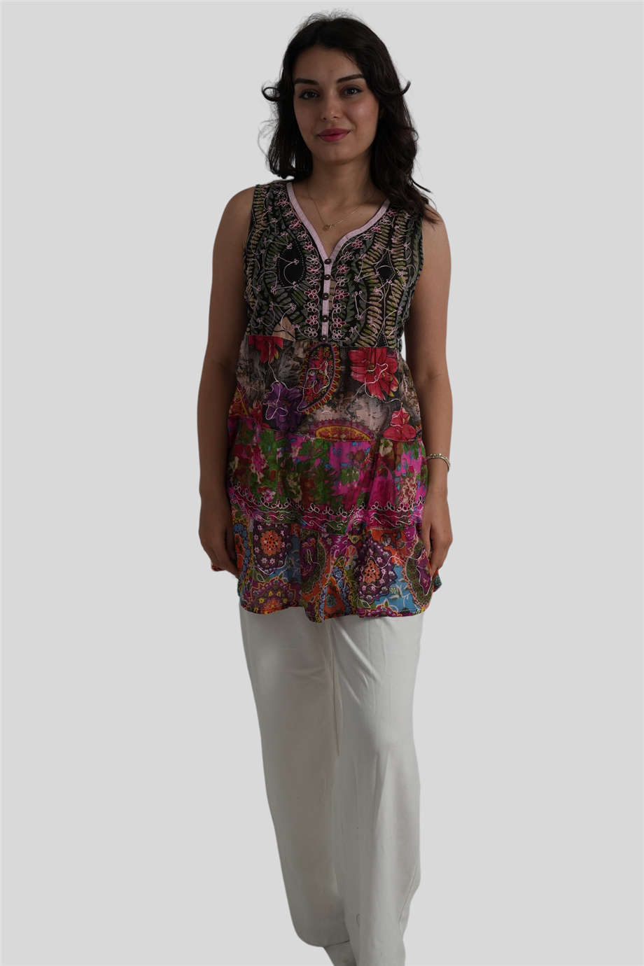 Siyah Kalın Askılı Nakış Detaylı Yarım Düğmeli Bohem Bluz