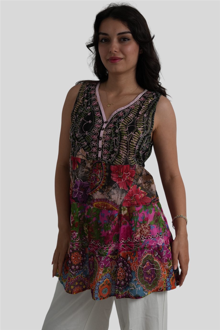 Siyah Kalın Askılı Nakış Detaylı Yarım Düğmeli Bohem Bluz