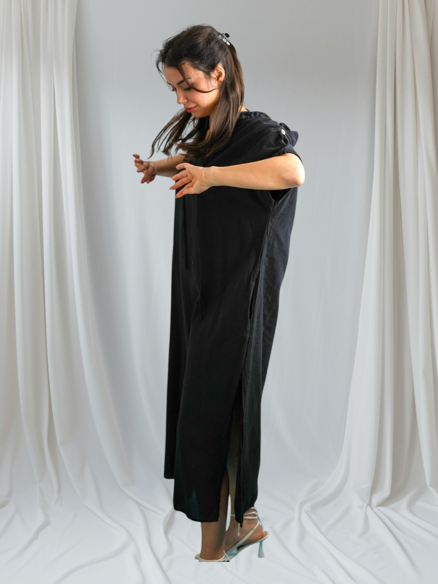 Siyah Kapüşonlu Elbise