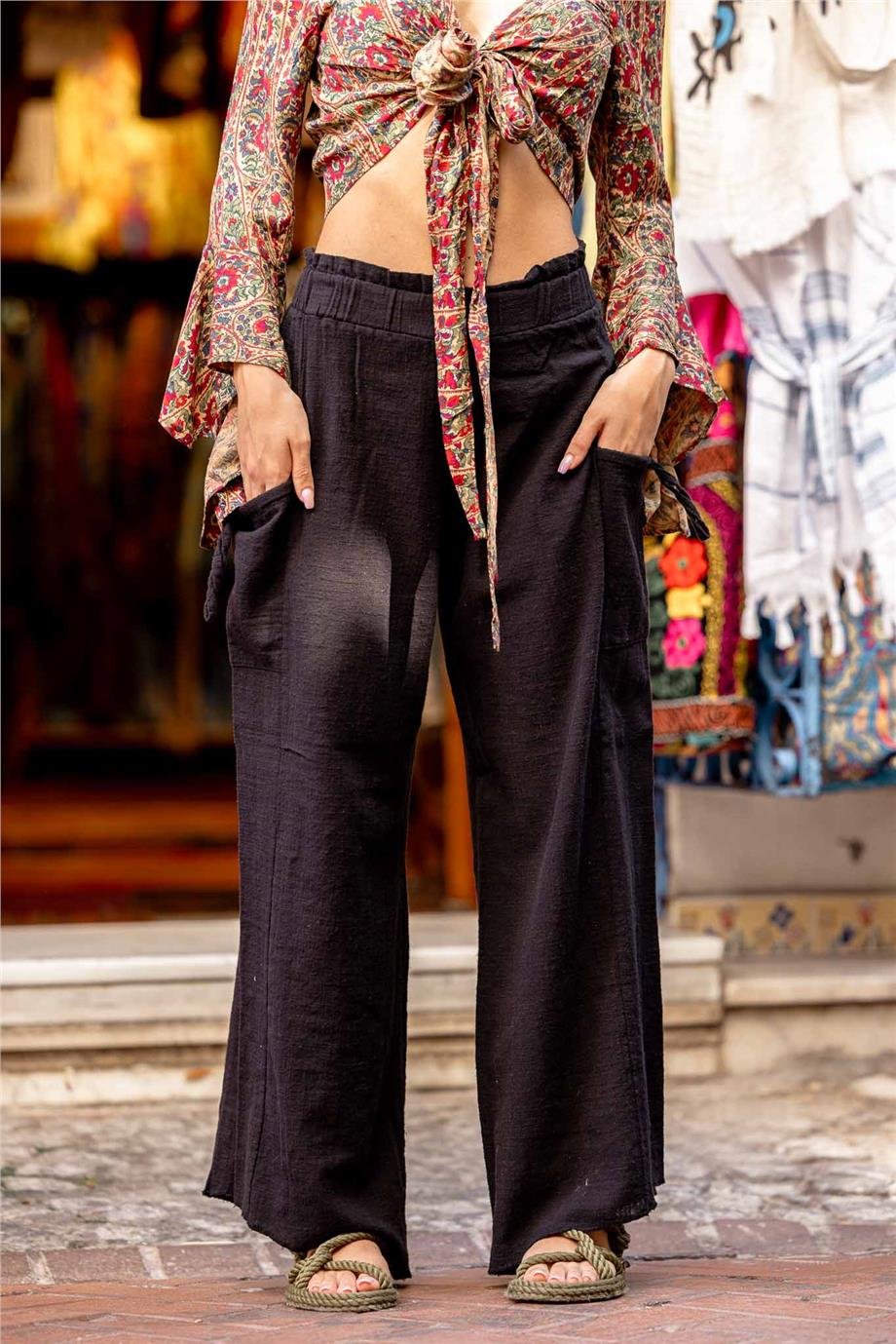 Siyah Renk Cep Detaylı Salaş Pantolon