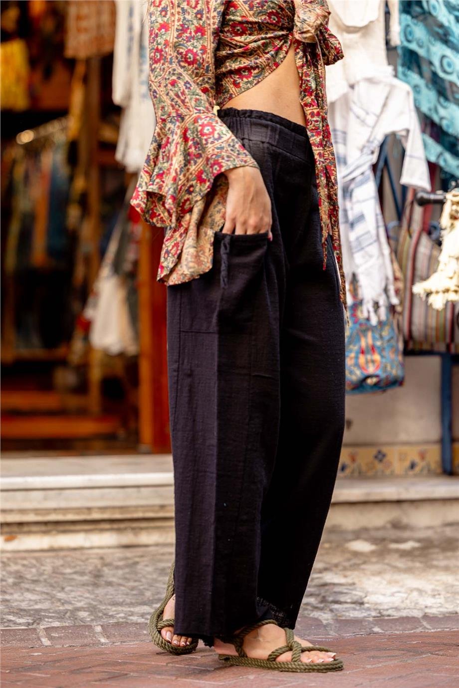 Siyah Renk Cep Detaylı Salaş Pantolon