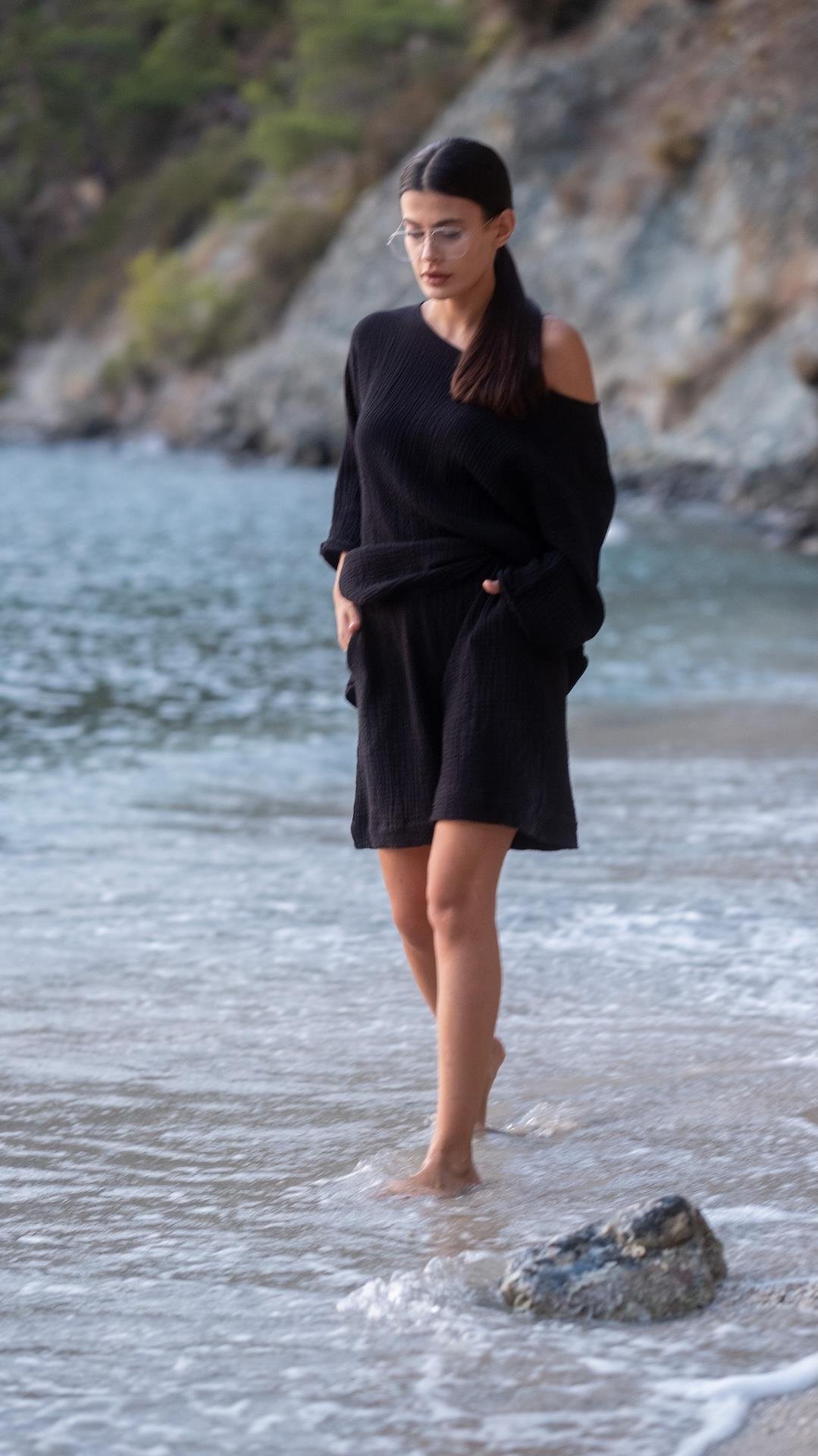 Siyah Renk Karya Müslin Bluz