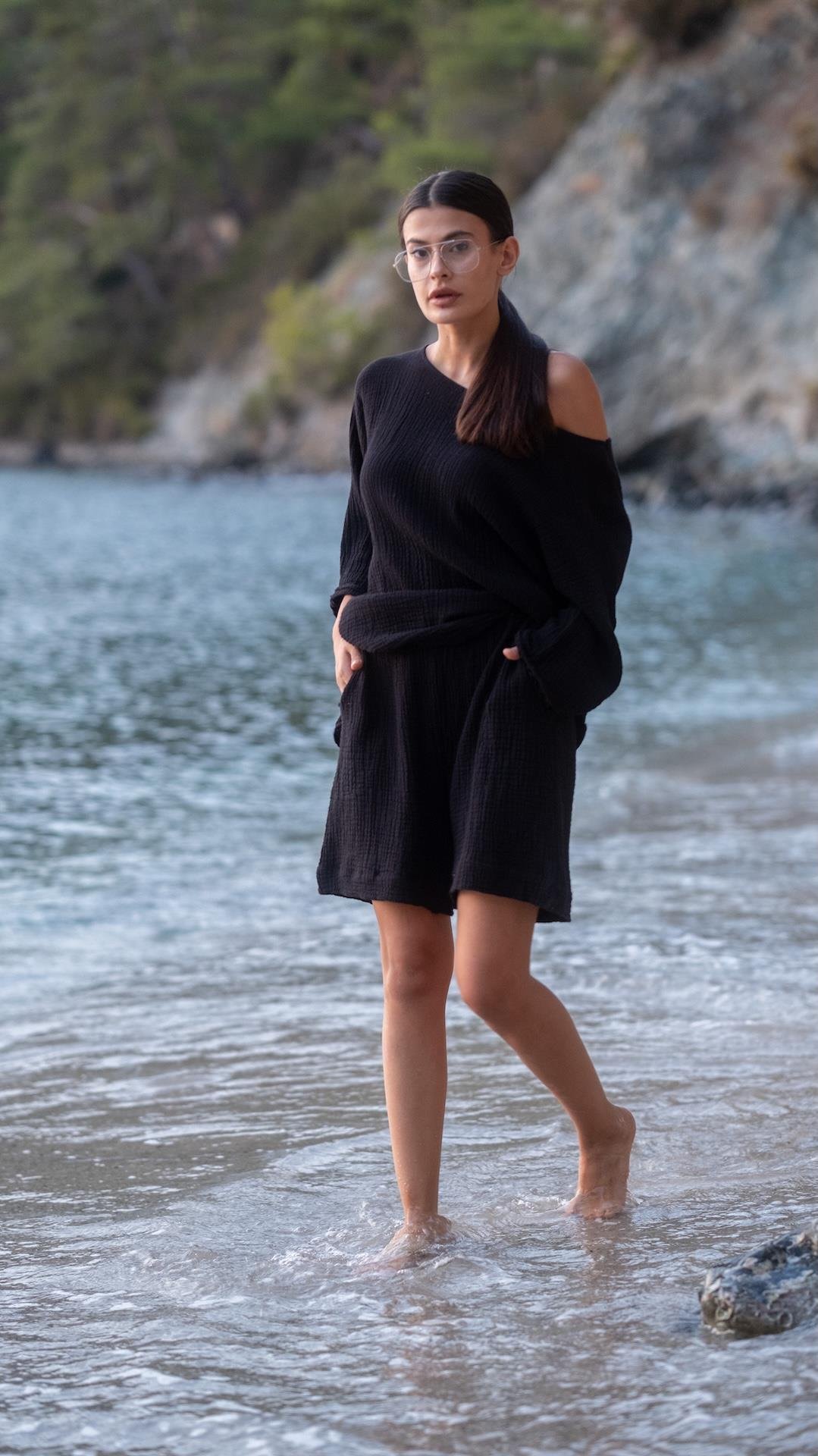 Siyah Renk Karya Müslin Bluz