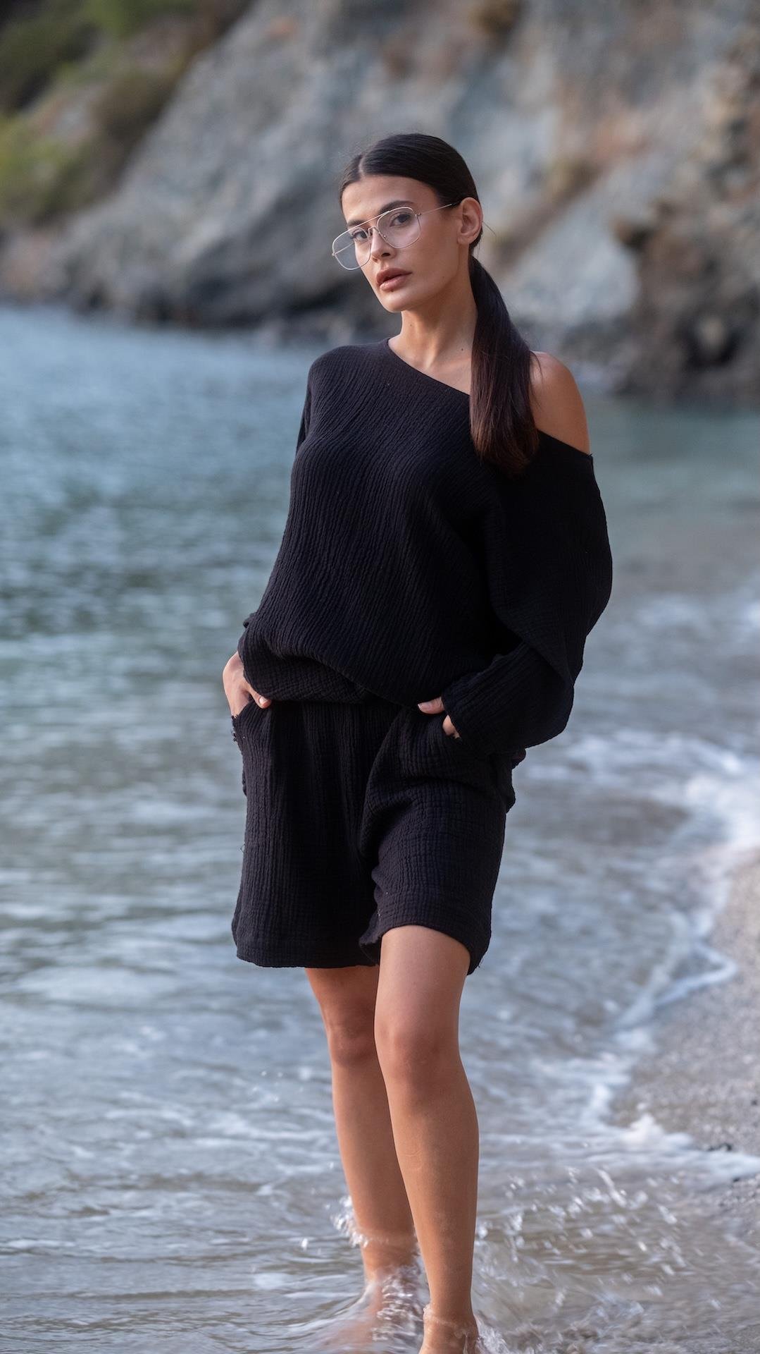 Siyah Renk Karya Müslin Bluz