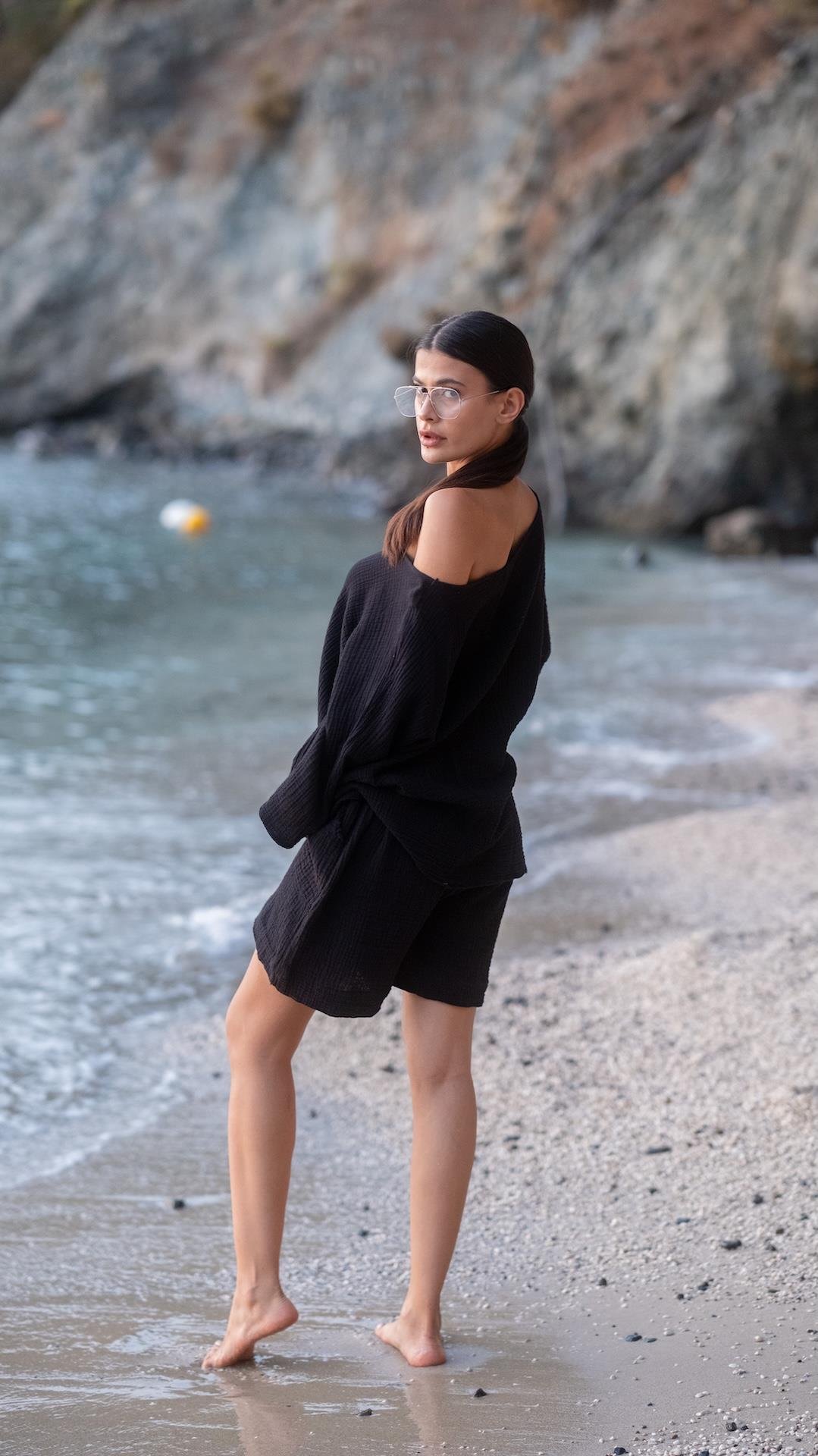 Siyah Renk Karya Müslin Bluz