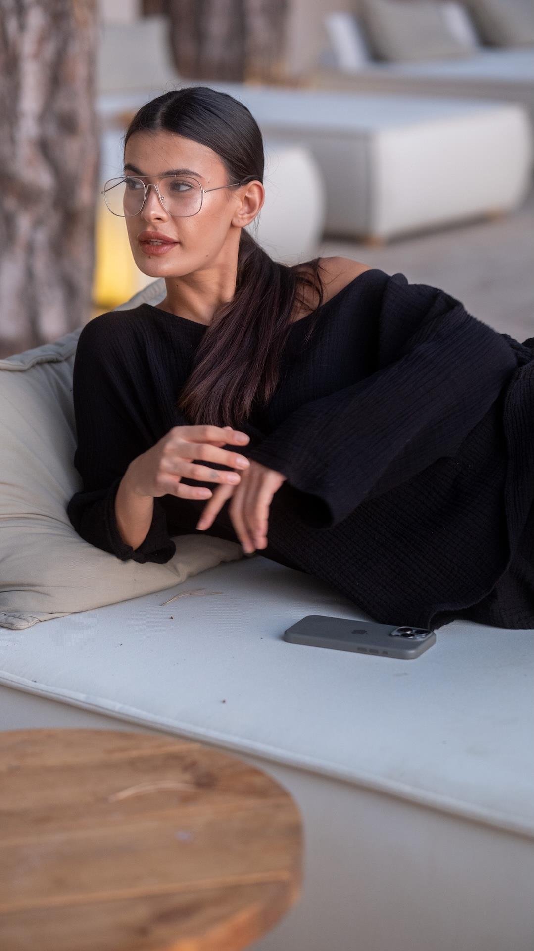 Siyah Renk Karya Müslin Bluz