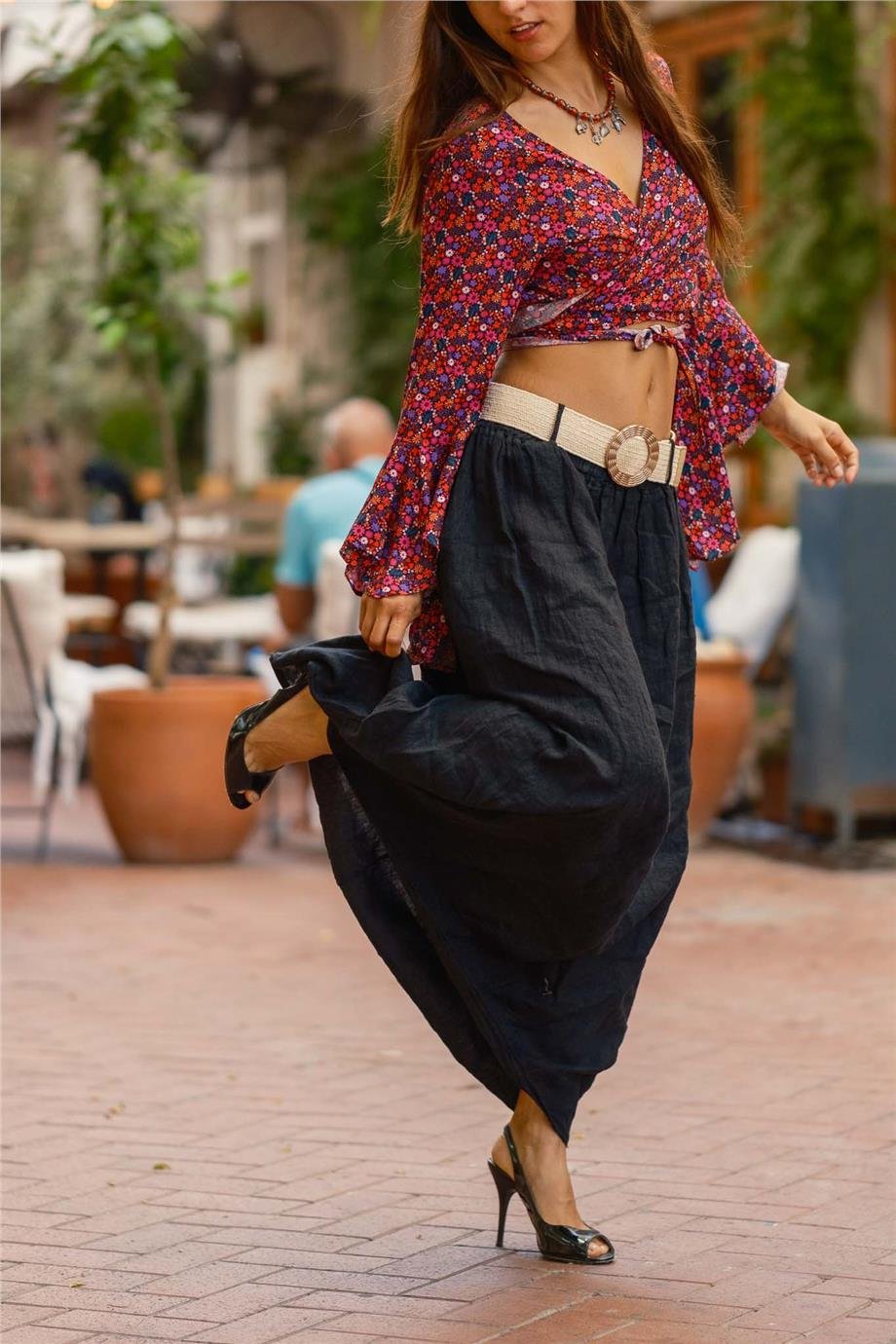 Siyah Renk Kemer ve Cep Detaylı Keten Etek