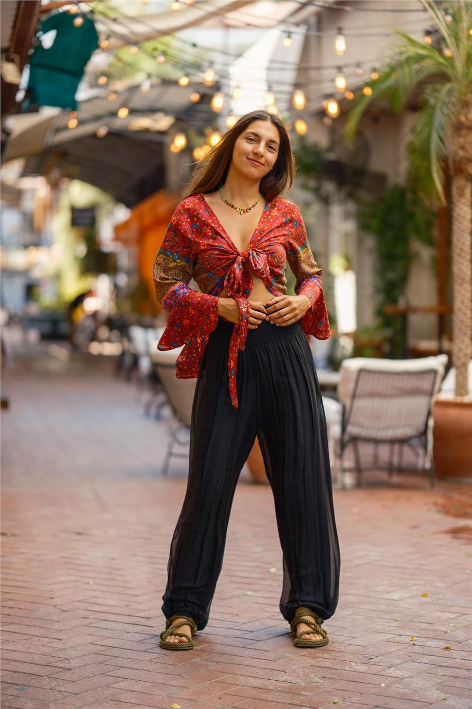 Siyah Renk Paçası Lastikli İpek Pantolon