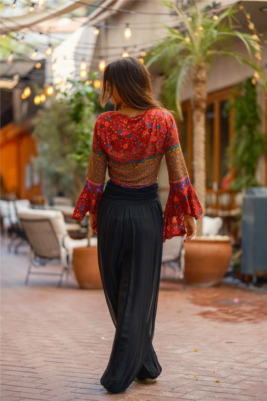 Siyah Renk Paçası Lastikli İpek Pantolon