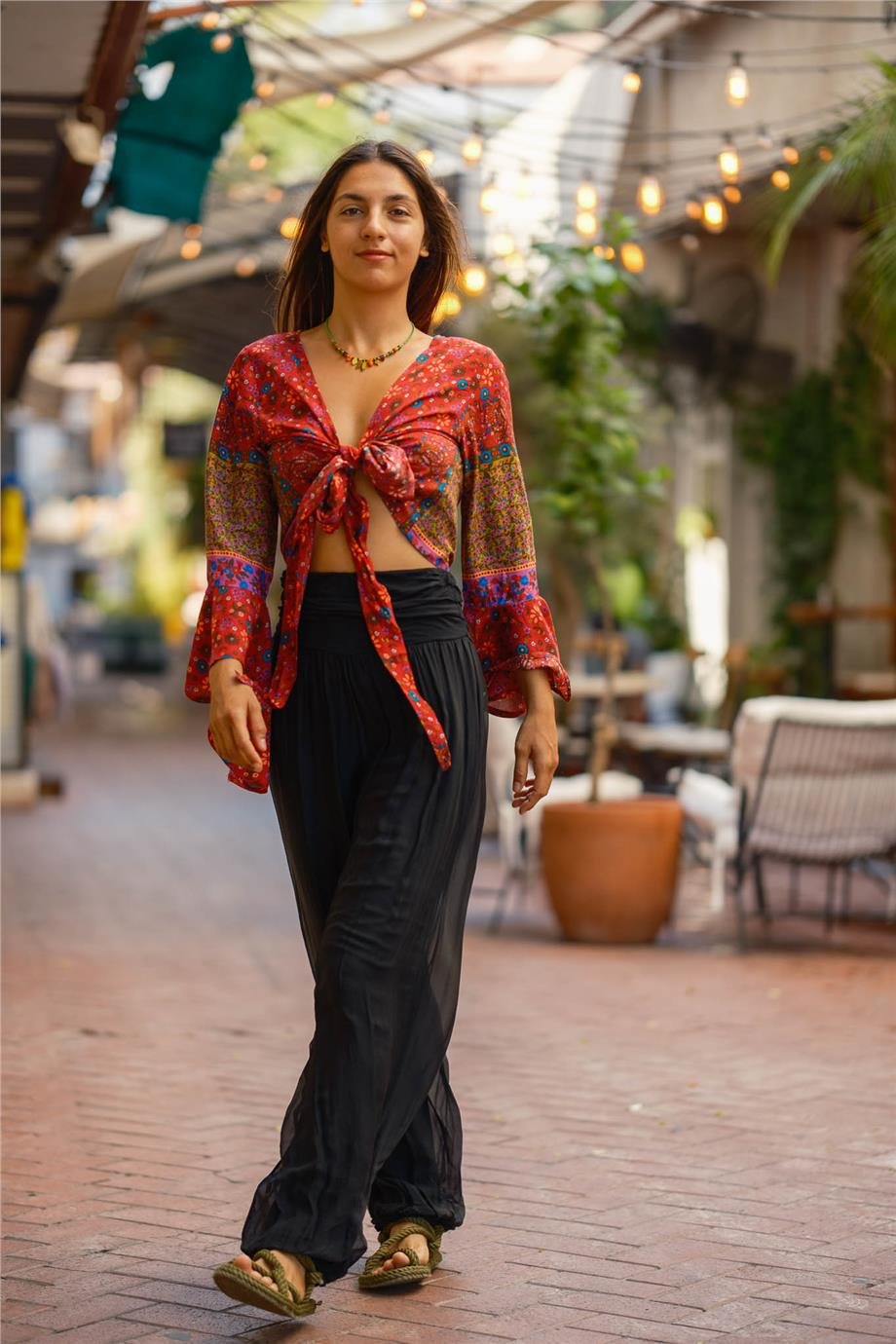 Siyah Renk Paçası Lastikli İpek Pantolon