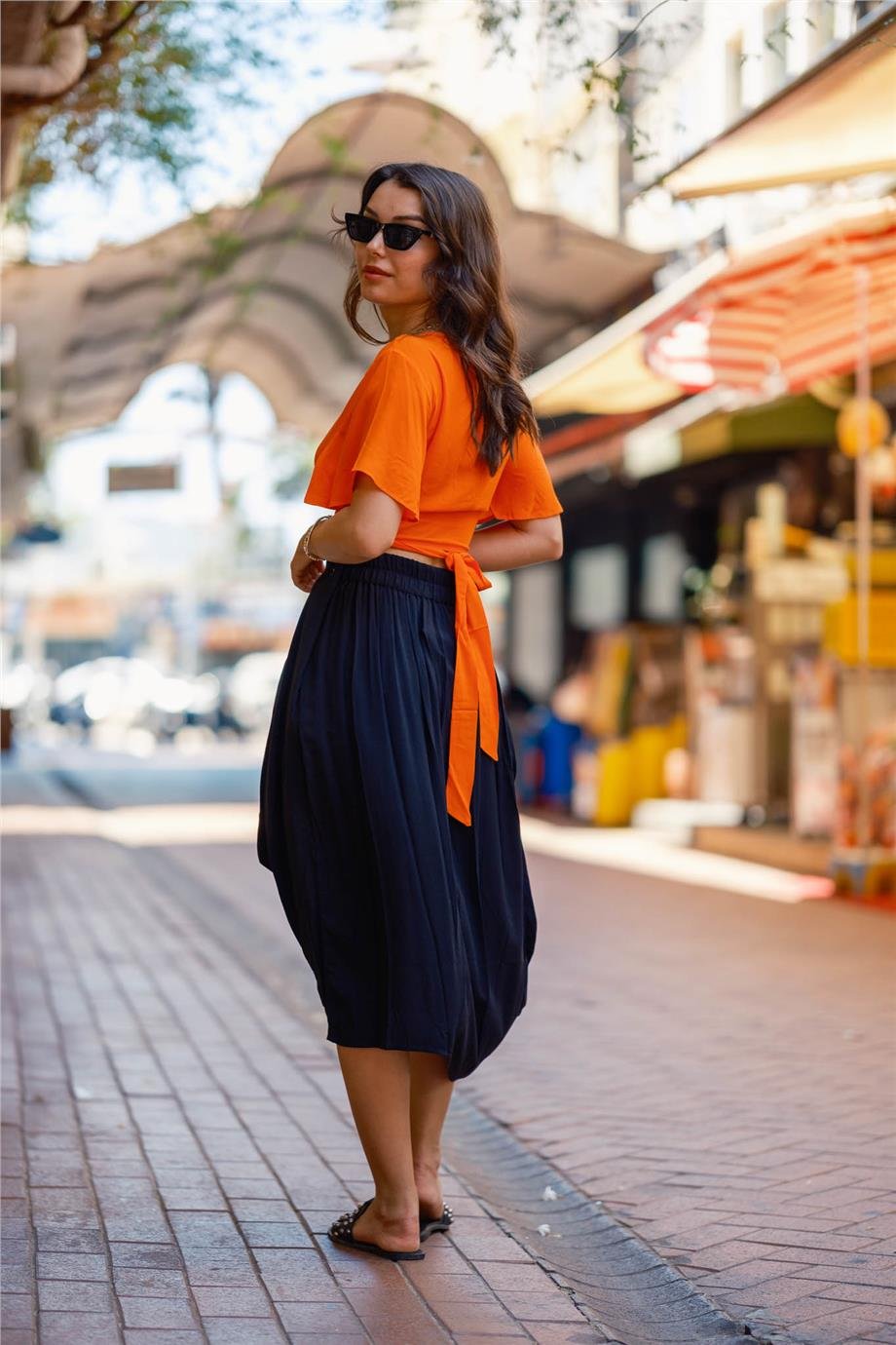 Siyah Renk Rahat Kesim Geniş Pileli Anvelop Midi Etek