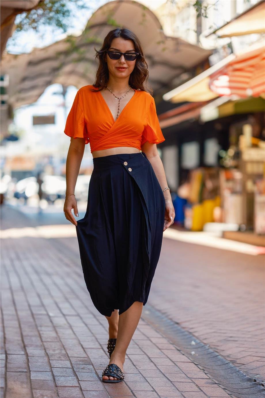 Siyah Renk Rahat Kesim Geniş Pileli Anvelop Midi Etek