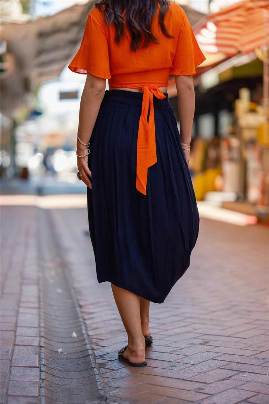 Siyah Renk Rahat Kesim Geniş Pileli Anvelop Midi Etek