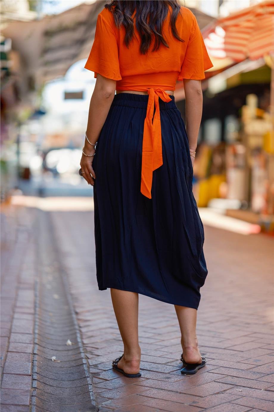 Siyah Renk Rahat Kesim Geniş Pileli Anvelop Midi Etek