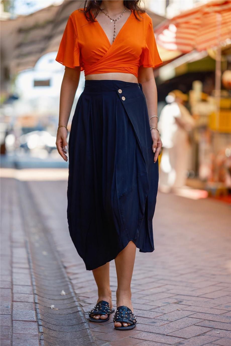 Siyah Renk Rahat Kesim Geniş Pileli Anvelop Midi Etek