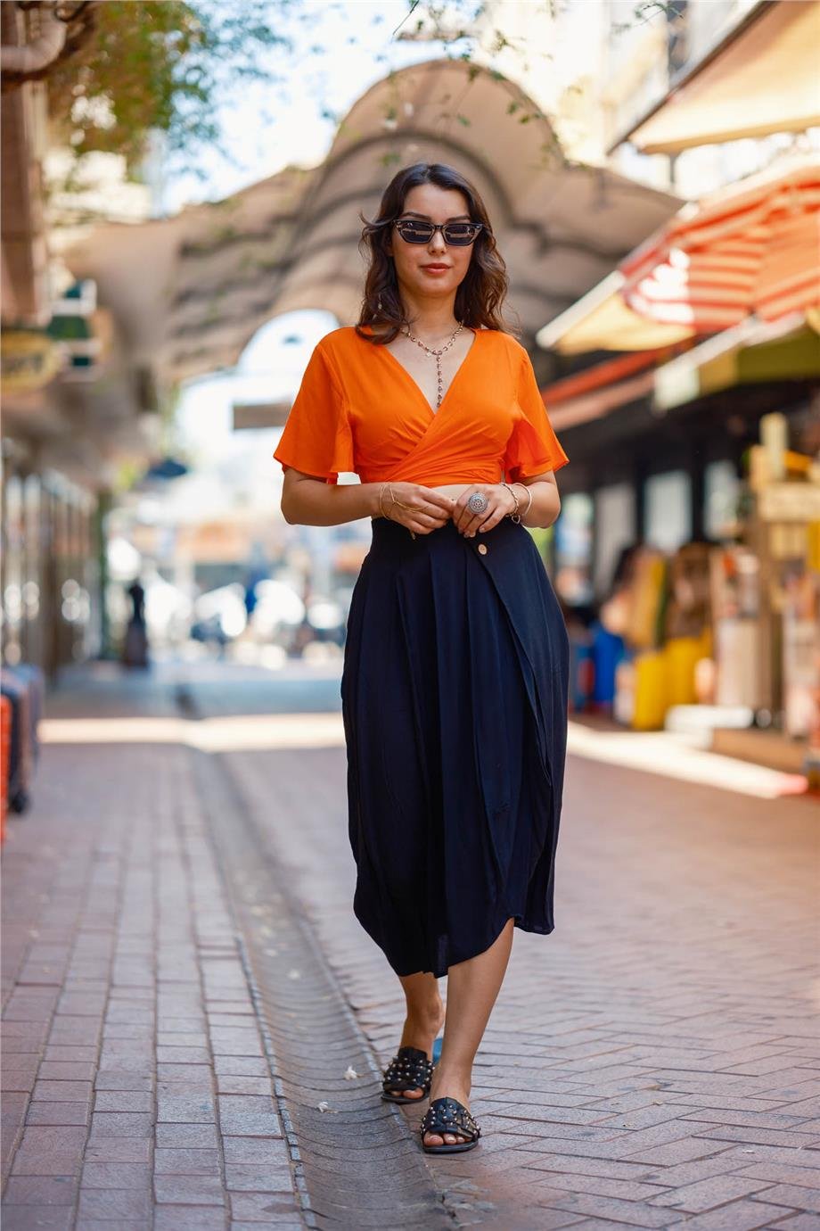 Siyah Renk Rahat Kesim Geniş Pileli Anvelop Midi Etek