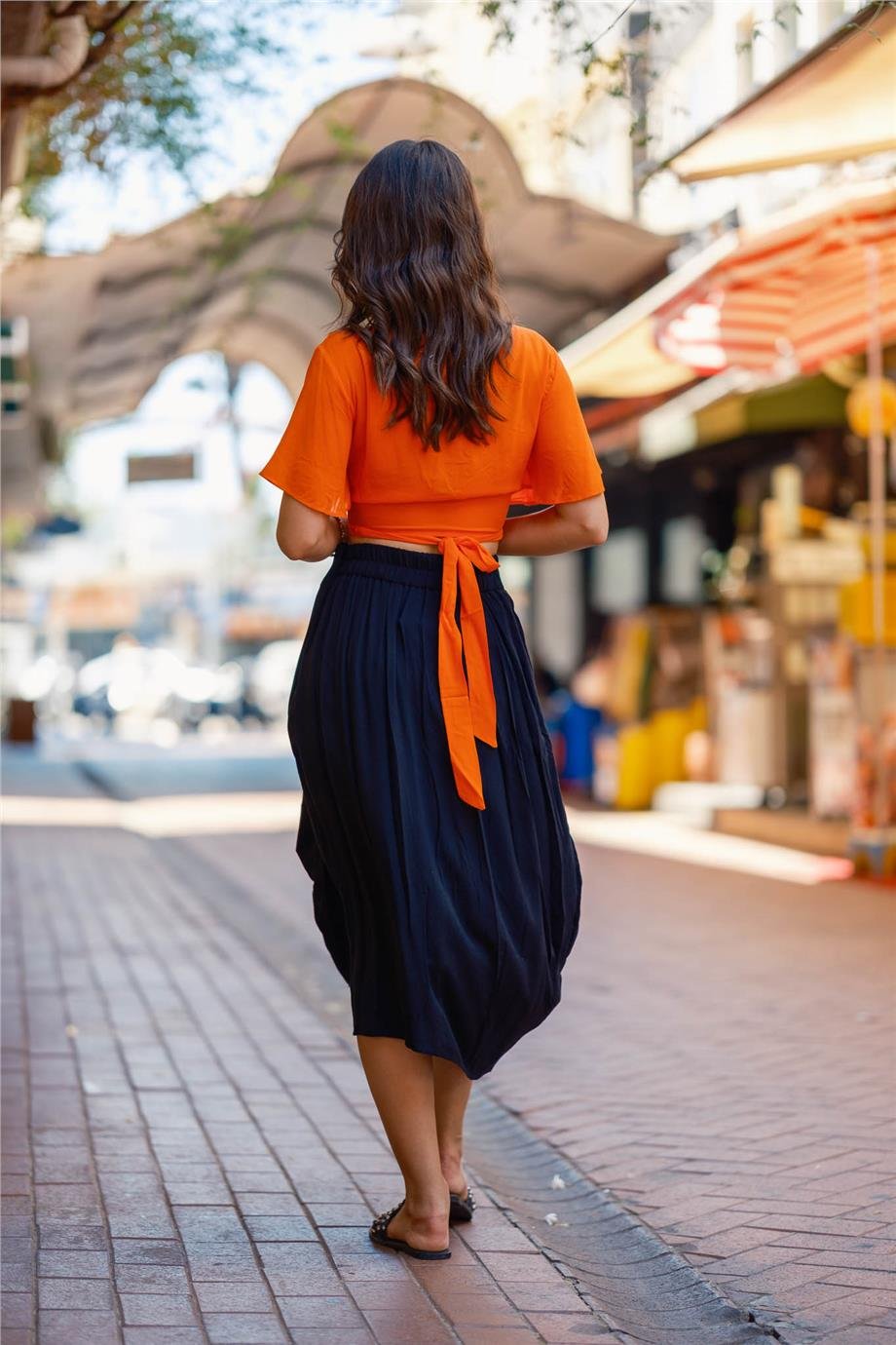 Siyah Renk Rahat Kesim Geniş Pileli Anvelop Midi Etek