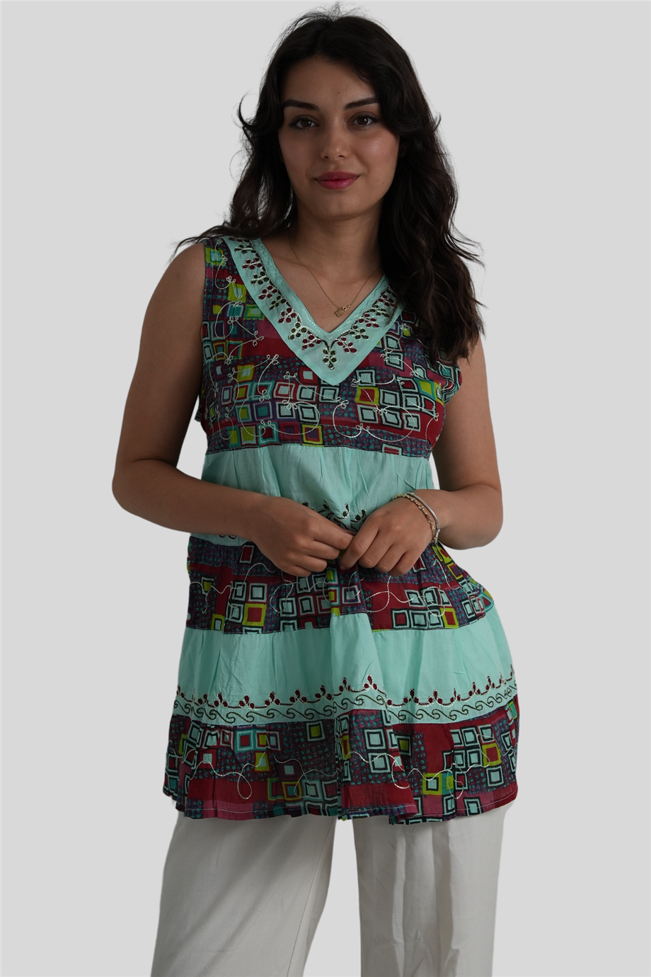 Turkuaz Kalın Askılı Nakış Detaylı Yarım Düğmeli Bohem Bluz