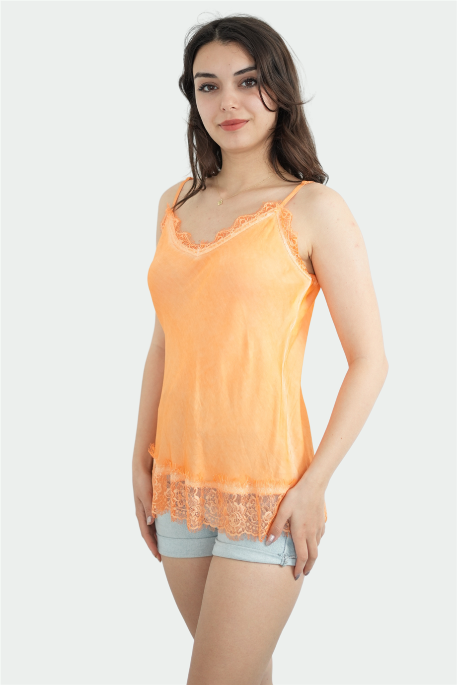 Turuncu Askılı Dantel Detaylı İpek Bluz