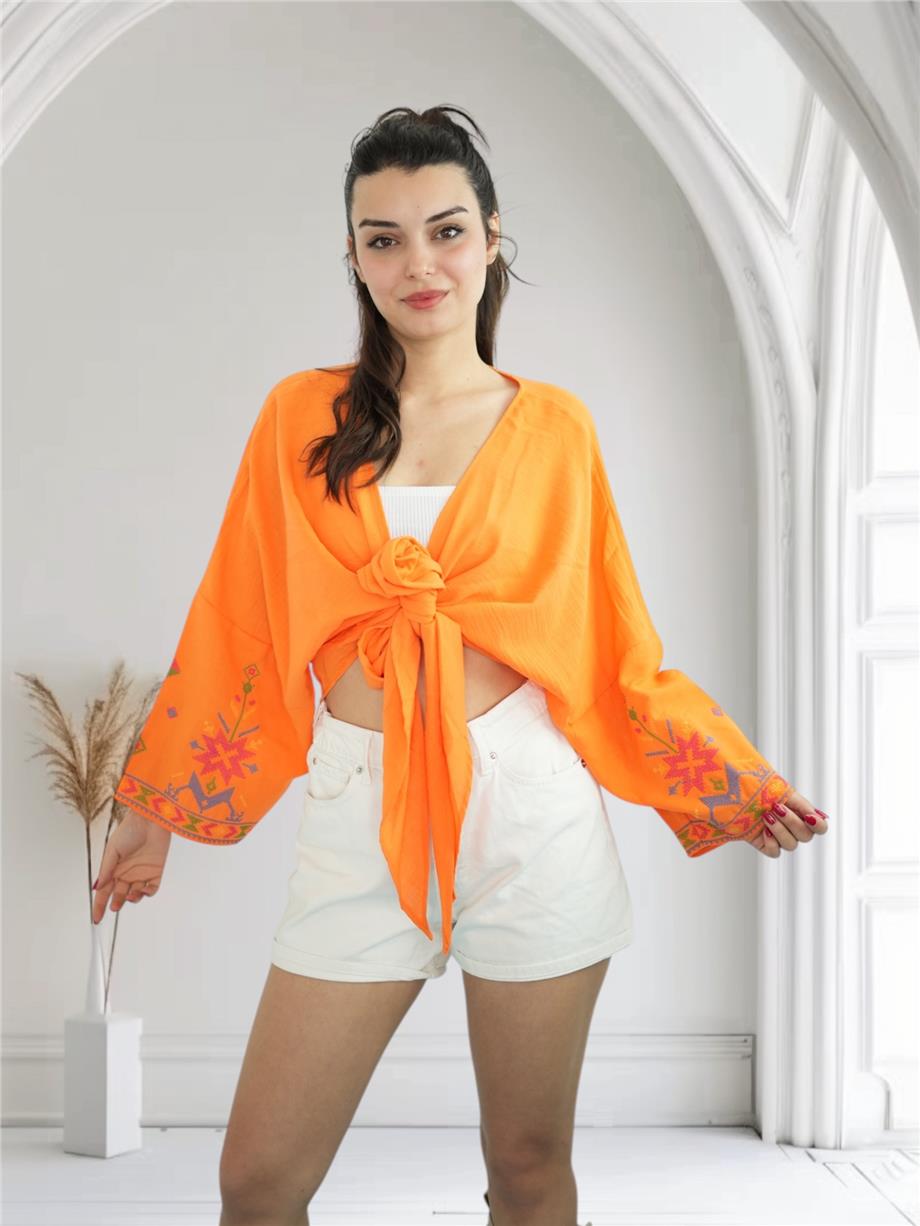 Turuncu Nakışlı Bağlamalı Bluz