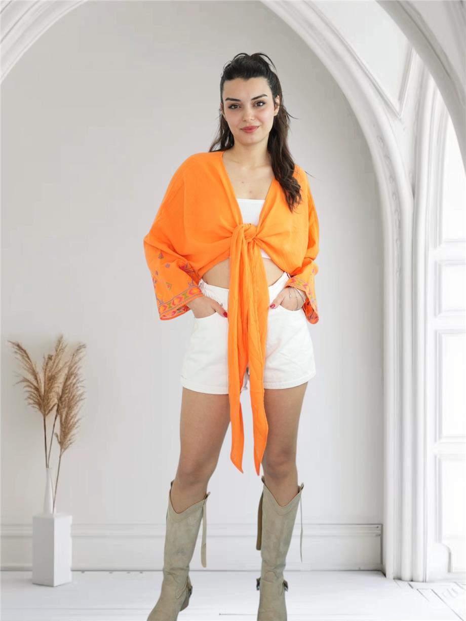 Turuncu Nakışlı Bağlamalı Bluz