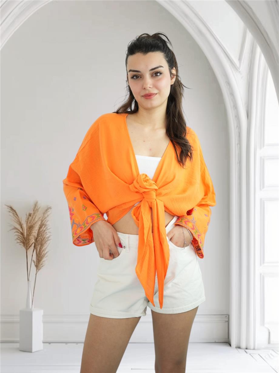 Turuncu Nakışlı Bağlamalı Bluz