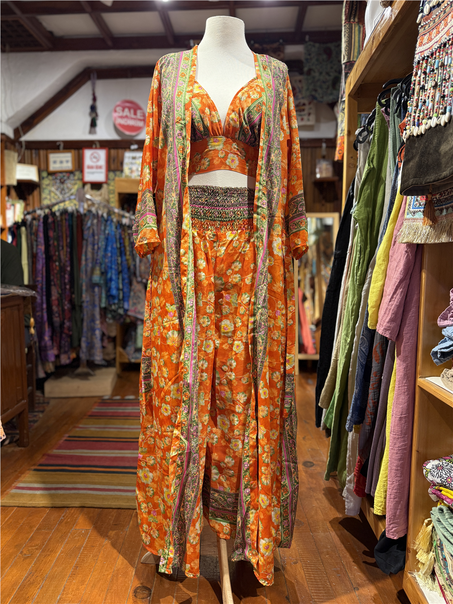 Turuncu Renk Cep Detaylı İpek Pantolon Crop Kimono Üçlü Takım