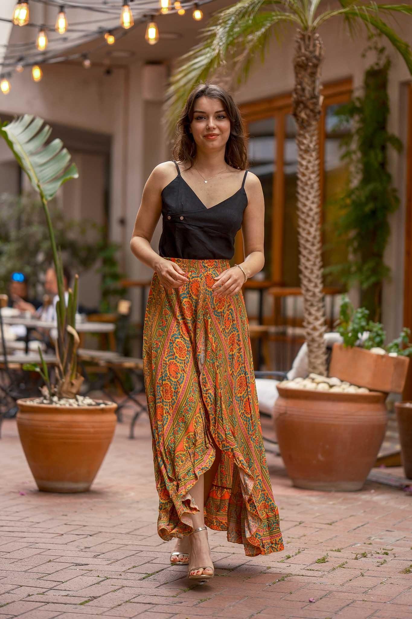 Turuncu Renk Derin Ön Yırtmaçlı Fırfırlı Uzun Şort Etek